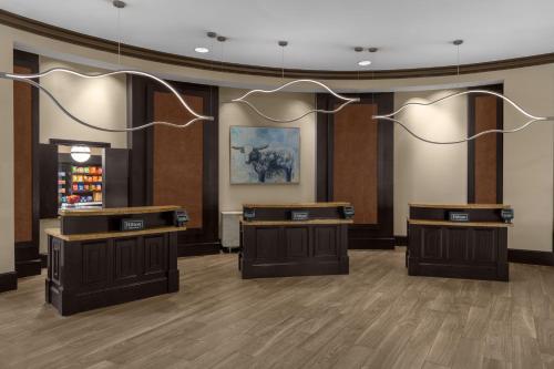 Embassy Suites By Hilton San Antonio Riverwalk-Downtown - image 4