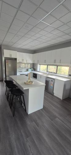 Lodge 2, Family Luxury Country Retreat Spa & Pool in Diamond Creek
