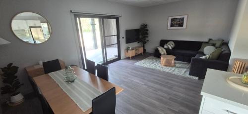 Lodge 2, Family Luxury Country Retreat Spa & Pool in Diamond Creek
