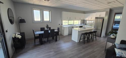 Lodge 1, Family Luxury Country Retreat Spa & Pool in Diamond Creek
