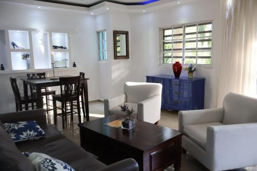 Villa SONJASAA Cozy apartment AC, Hot Water, WiFi, Pool, Bar, Bani 203 in Bani