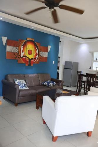 Villa SONJASAA Cozy apartment AC, Hot Water, WiFi, Pool, Bar, Bani 203 in Bani