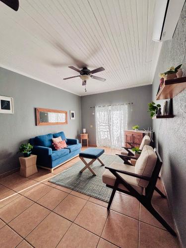 Island Breeze Villa, West End – khách sạn tại West End