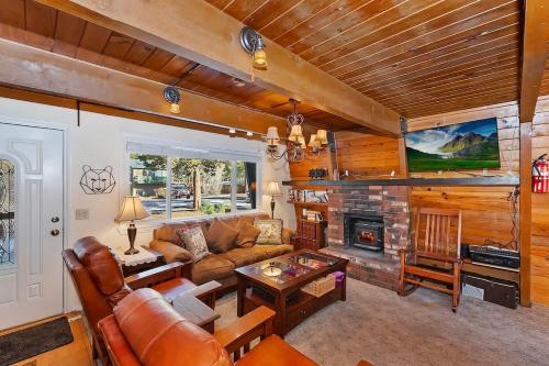 148 - Apple Blossom Lodge in Big Bear City, USA