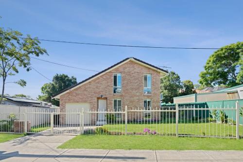 #1 Sydneyside Modern home in Strathfield in Drummoyne