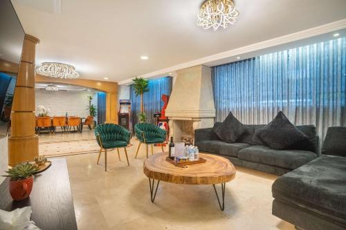 Spacious Polanco Home with Patio Ideal for Groups in Mexico City, Mexico