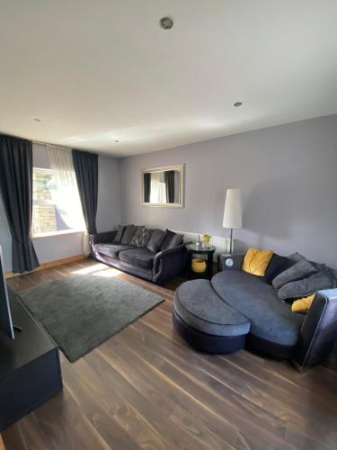 Rockside Villa Cashel Sleeps 6, Jacuzzi Bath, Walk to Rock of Cashel in Cashel