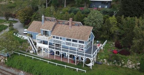 Waterfront Walk Out with Private Terrace in Mystic City Center