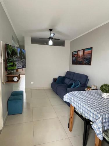 Apto Tombo Guaruja 2dorm 2wc e pe na areia com elevador e ar condicionado near Restaurante Consulado