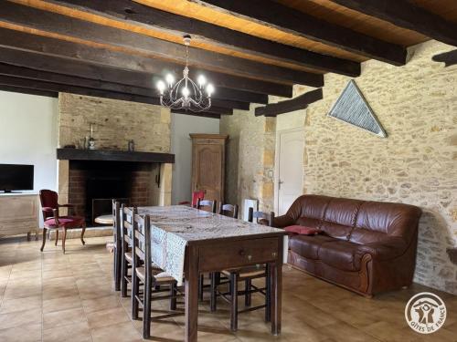 Charmante maison en pierres au cœur du Périgord Noir, idéale pour des vacances nature - FR-1-616-100 (Charmante maison en pierres au cœur du Perigord Noir, ideale pour des vacances nature - FR-1-616-100) in Monplaisant