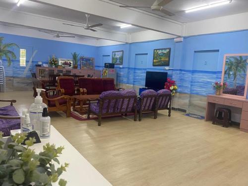Shared lounge/TV area, Damaza Homestay in Penampang
