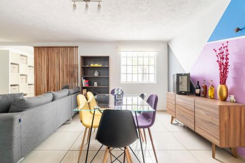Experience Roma Norte in Eclectic Balconied Apt