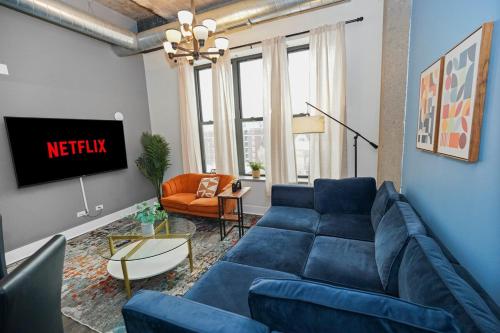 McCormick Place Modern 2BR Loft in Downtown Chicago Michigan Avenue with Optional Parking Near Soldi - Chicago