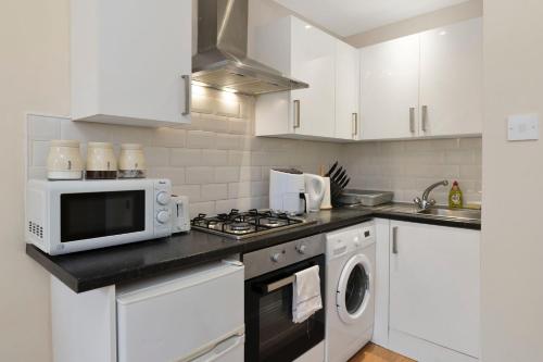 Charming City View Apartment with Modern Comforts - image 14
