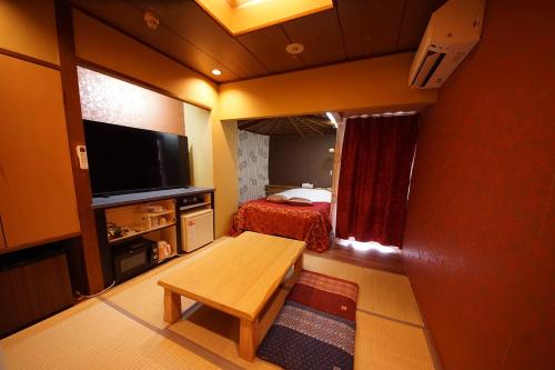 room detail thumbnail 1