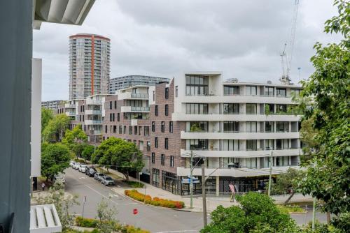 Airy Waterloo Apartment with Pool & Gym Access in Waterloo