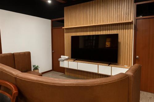 Luxury Industrial Vault Wifi Washer & Dryer 5 rooms - image 4