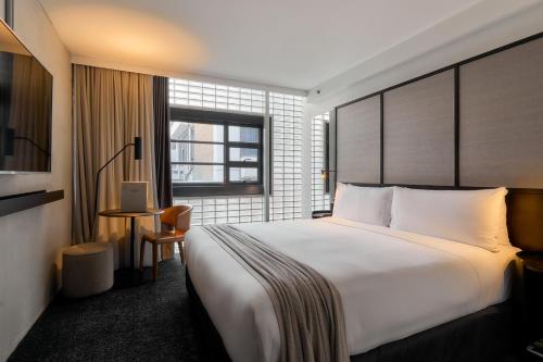 Lancemore Design King Room - Includes WiFi, Complimentary Hosted Hour Drinks Included