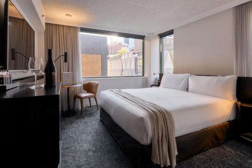 Lancemore King Room - Includes WiFi, Complimentary Hosted Hour Drinks Included