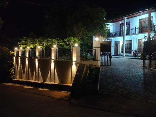 숙소 외관, The Love Home Stay - Pinnawala in 핀나왈라