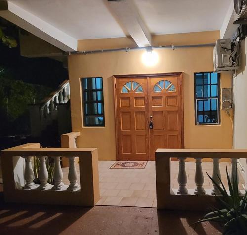 入口, Carapes Inn in 聖約翰