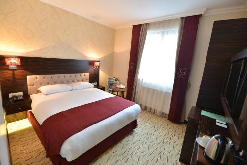 Golden Siyav Hotel Room Type - Executive Double Room