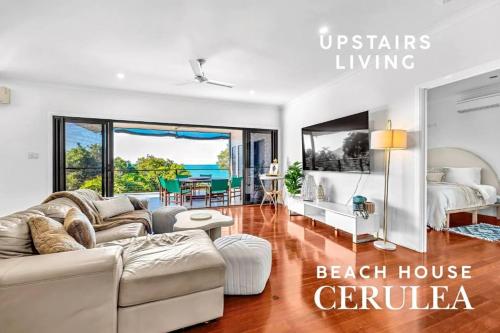 Absolute Beachfront with Ocean Views 3 Beds plus Pool in Hideaway Bay