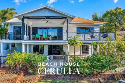 Absolute Beachfront with Ocean Views 3 Beds plus Pool in Hideaway Bay