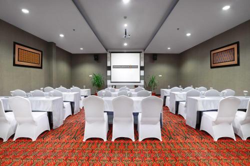 Meeting room / ballrooms, Harper Perintis by ASTON in Makassar