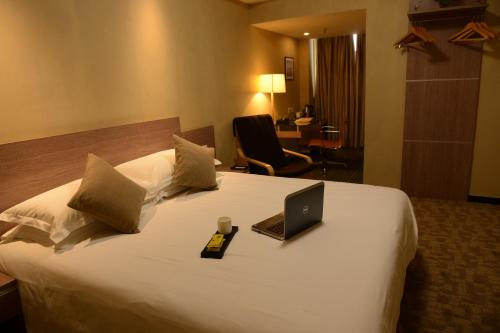 Sinew Exquisite Hotel