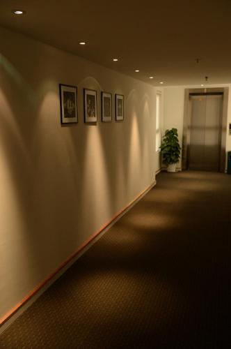 Sinew Exquisite Hotel