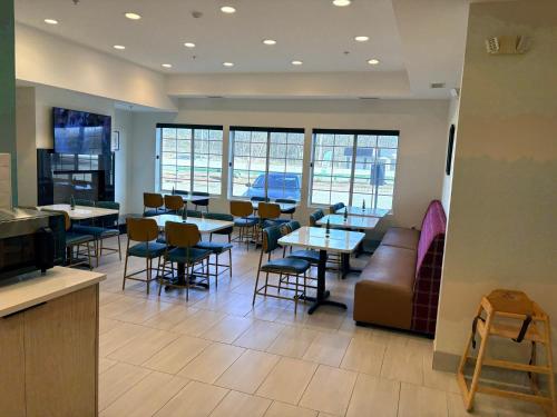 Food and beverages, Garner Hotel Mahwah By IHG in Mahwah (NJ)