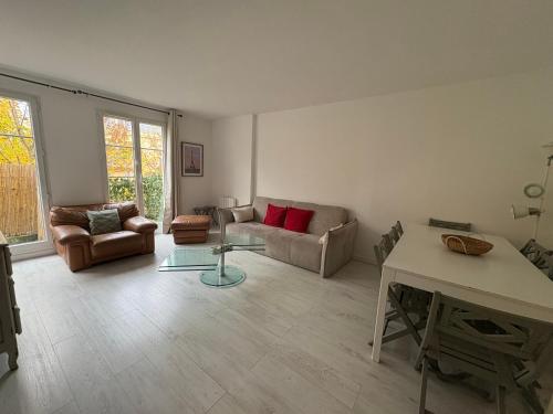 Disney 4 min, from 4 to 14 Guests, 4 bedrooms, free parkings, 100 m2