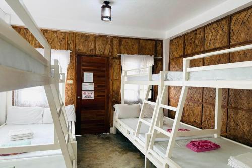 RedDoorz @ Camp Saint John Hotel La Union
