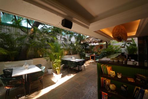 Zen Colive near Osho International Meditation Resort and Guesthouse
