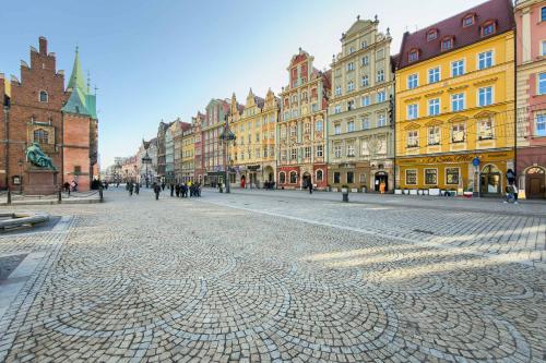 Stylish Apartment Located in the Old Town Close to Attractions by Noclegi Renters - image 3