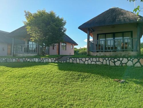 River Frontage Chalets along Zambezi River - Enjoy Game & Canoeing Safaris as well as Boat Cruises & in Mafuta