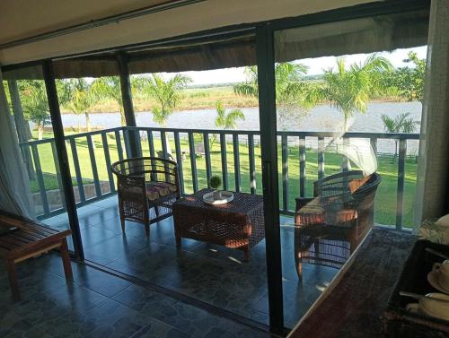 River Frontage Chalets along Zambezi River - Enjoy Game & Canoeing Safaris as well as Boat Cruises & in Mafuta