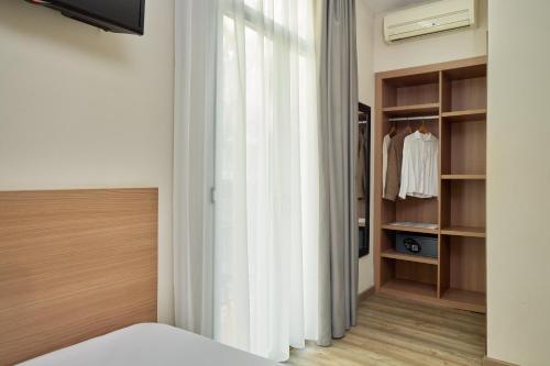 Hostal Centric Room Type - Superior Triple Room