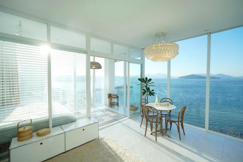 Geoje On The Sunset Room No 1 in Sadeung-myeon