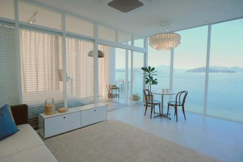 Geoje On The Sunset Room No 1 in Sadeung-myeon