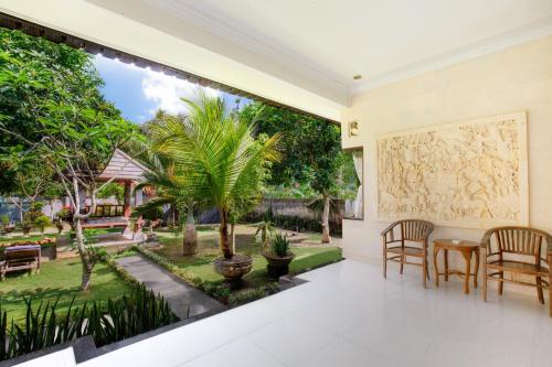 Balcony/terrace, Nyuh Kadah Guest House in Nusa Penida