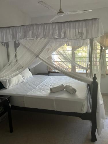 2bed room beach front in Malindi