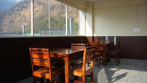 Mandola Stays in Buina