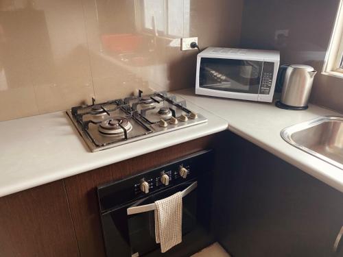 Bula Bliss 2-Bedroom Apartment with Mountain View - Nadi, Nadi (photo 7)