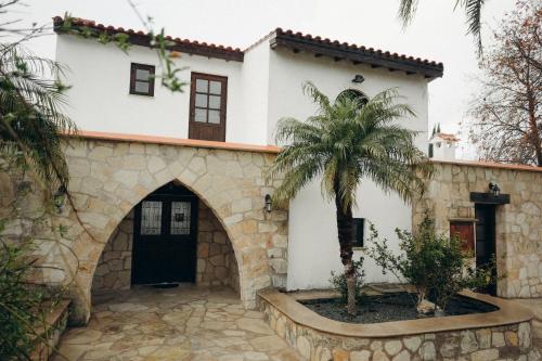 Koutsini Villa in Pano Akourdaleia