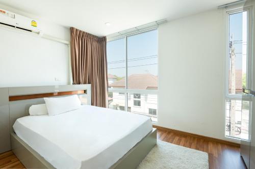 Spacious 3BR BKK NEAR 3 Private Bathrooms FAMILY - image 8
