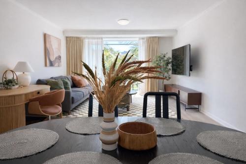 Elegant Waterfront Retreat Harbour & River Views in Williamstown