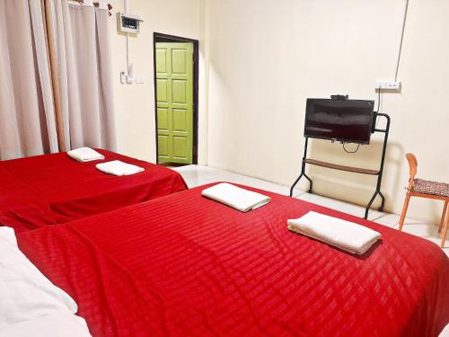 Shared lounge/TV area, โรงแรมเพ็ญพิศ in Amnat Charoen