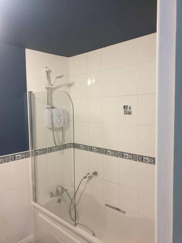 3Br Apartment - Sleeps 7 - Free Parking - Athy in 艾西